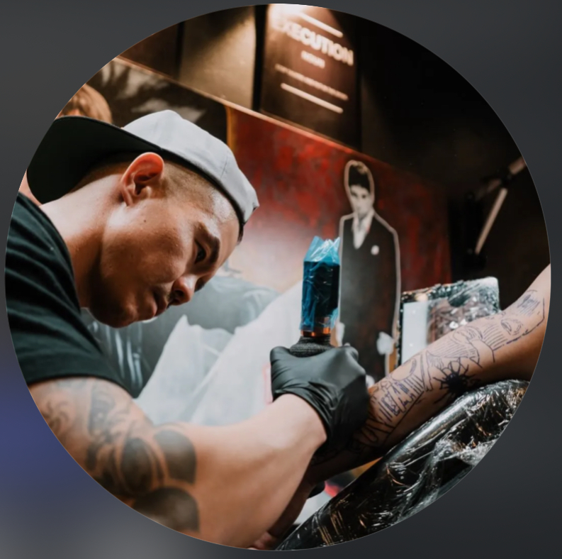BillydaKid tattooing a client
