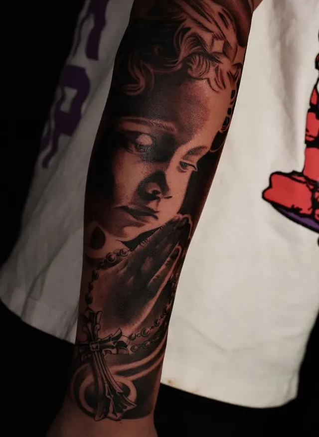Praying woman rosary sleeve