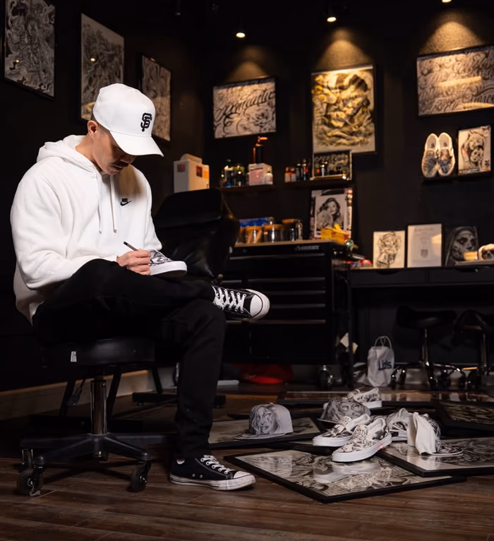 BillyDaKid drawing inside Tattoo Nerds